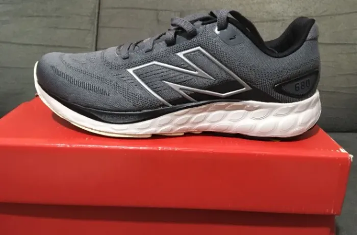 Tênis New Balance 680v8 Masculino - número 38 - NOVA