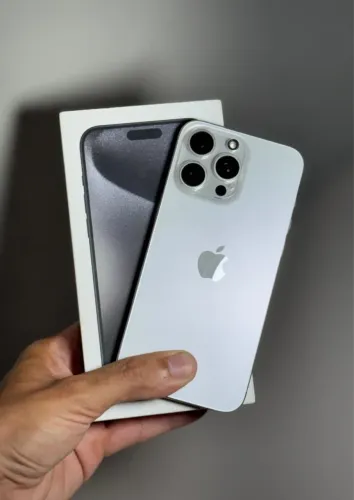 iPhone 15 Pro Max 256GB - Branco - Impecável
