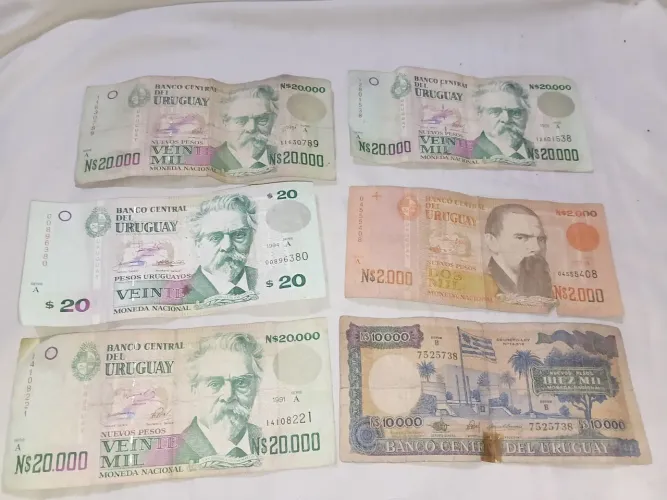 Lote com 6 cédulas antigas do Uruguai - Nuevos Pesos e Pesos Uruguayos