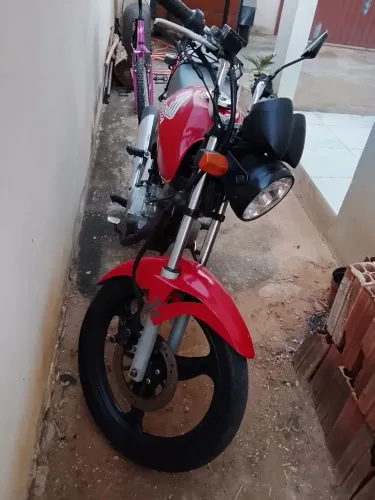 Vendo Titan 150 em dia