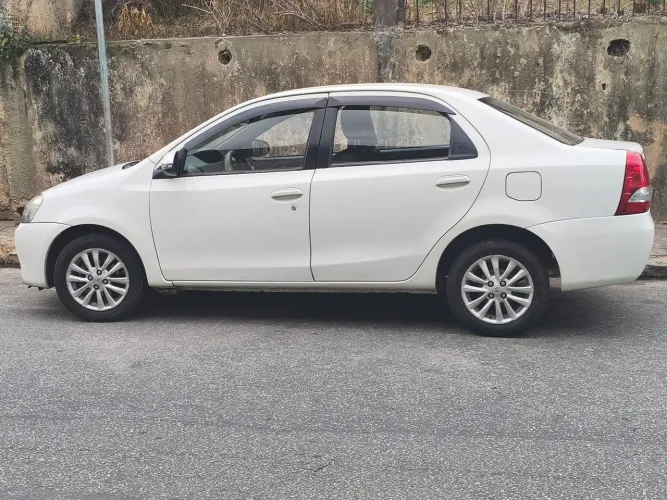 Toyota Etios XLS Sedan 1.5 Flex 16V 4P Mec. 2015