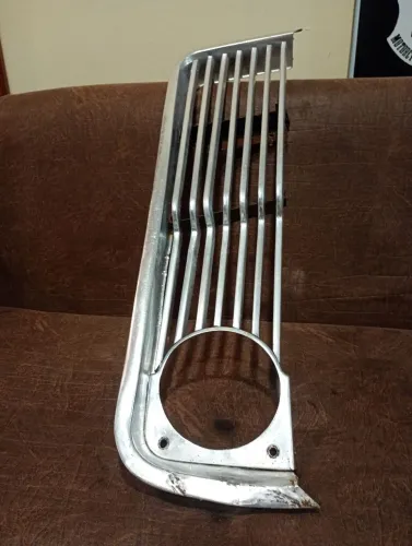Grade Dianteira Aero Willys 2600 63 à 71 em Alumínio Original lado esquerdo