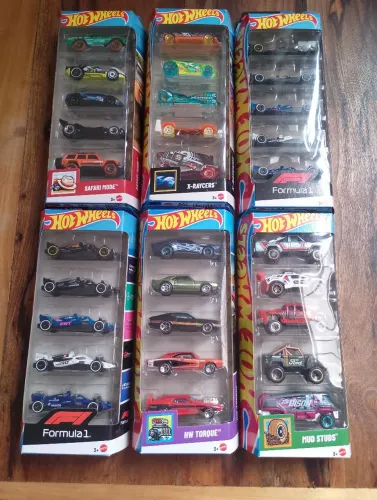 Carrinho Hotwheels 60,00 cada