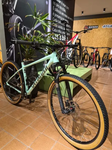 Bicicleta Spacialized, Câmbio Sran, Amortecedor Rock Shox