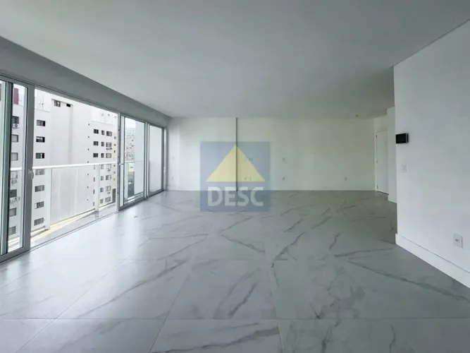 Apartamento com 4 suítes à venda no Ed. Timeless no Centro de Balneário Camboriú