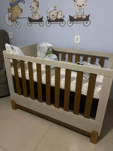 Berço mais uma poltrona 