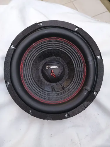 Subwoofer de 8 Bomber upgrade 