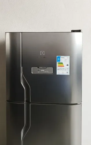 Geladeira Elétrolux 371 litros Frost Free 220v-Semi Nova