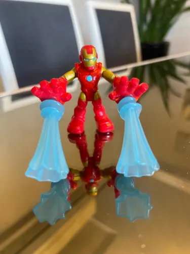 Playskool Heroes Marvel Super Hero Adventures - Power Up! Iron Man