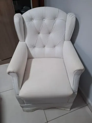 Poltrona de Amamentação Estofada Branca Excelente Estado