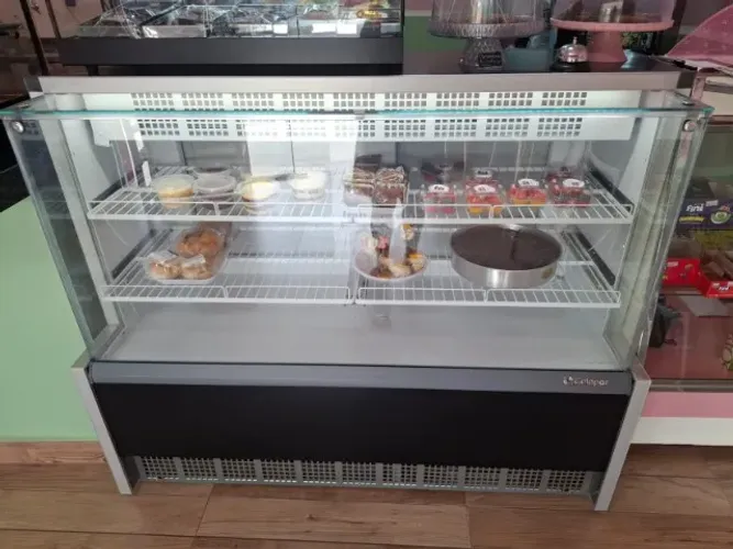 balcão vitrine refrigerado confeitaria mais estufa de salgados. 9 meses de uso.
