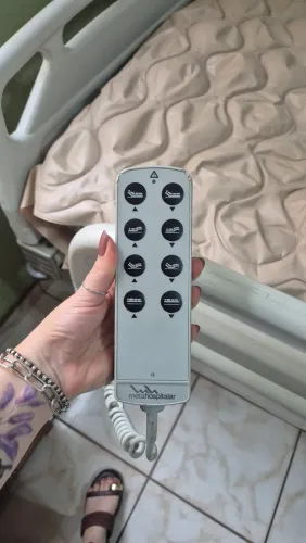 Cama hospitalar motorizada elétrica