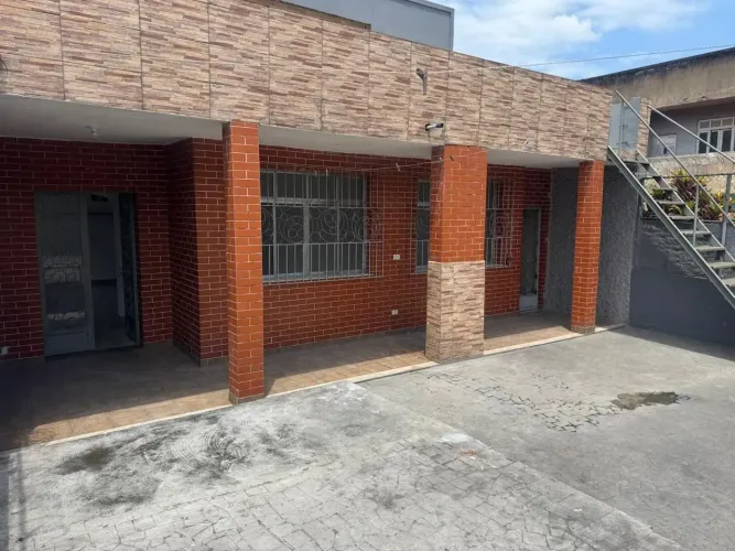 Excelente casa com 4 quartos quintal 2 vagas na Venda da Cruz