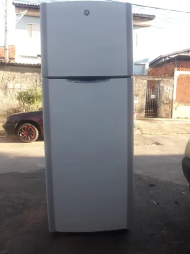 Vendo Geladeira 127 volts funcionando perfeitamente 