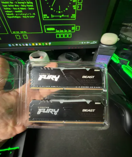 Memória Kingston Fury Beast RGB 16GB 3200MHz DDR4 CL16