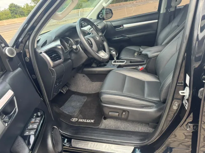 Toyota Hilux CD SRX 4X4 2.8 TDI 16V Diesel Aut. 2023