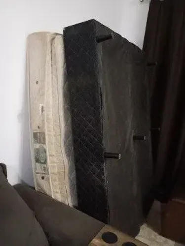 Estou doando uma cama box casal 
