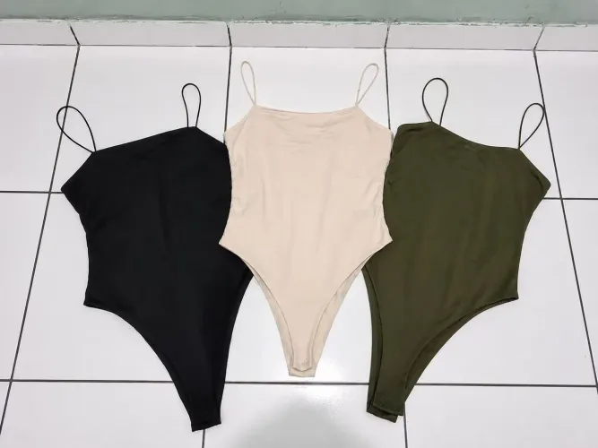 Kit com 3 Bodies Femininos | Preto, Nude e Verde Militar | Tam. P/M