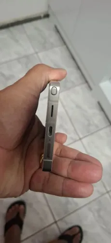 Vende-se Samsung s25 ultra completo com nota fiscal garantia até dezembro. 