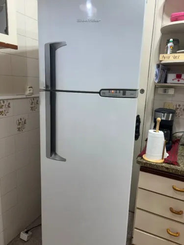 Geladeira Brastemp Clean 378L - Modelo BRM42EBANA