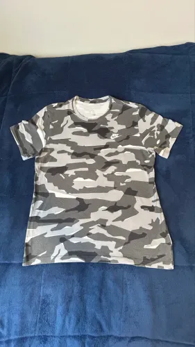 Camiseta Nike Camuflada Cinza