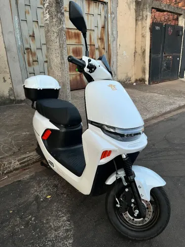 Scooter Angie G12 elétrica