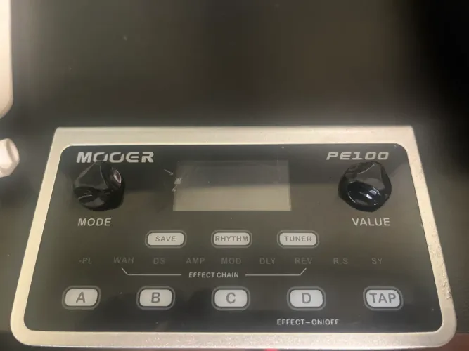 Pedaleira de Guitarra MOOER PE100