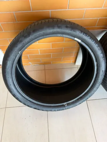 2 pneus 315/30r/22 continental semi novo. $1.600 cada<br>$4.500 leva os 2