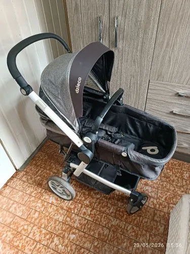 Carrinho de bebê multifuncional conjunto com bebê conforto.
