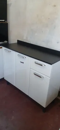 Vendo um armário itatiaia balcão novo 3 meses de uso