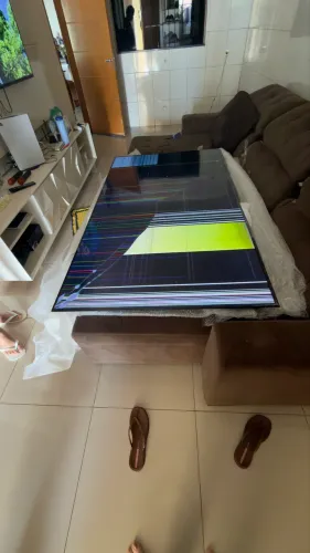 Tv com tela quebrada 