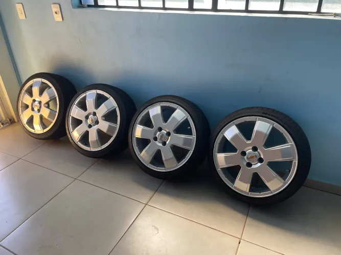 Jogo de rodas 17 + pneus semi novos Montana Sport