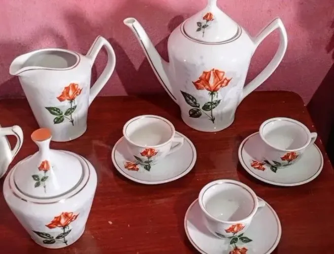 Jogo de chá/café decorado com rosas