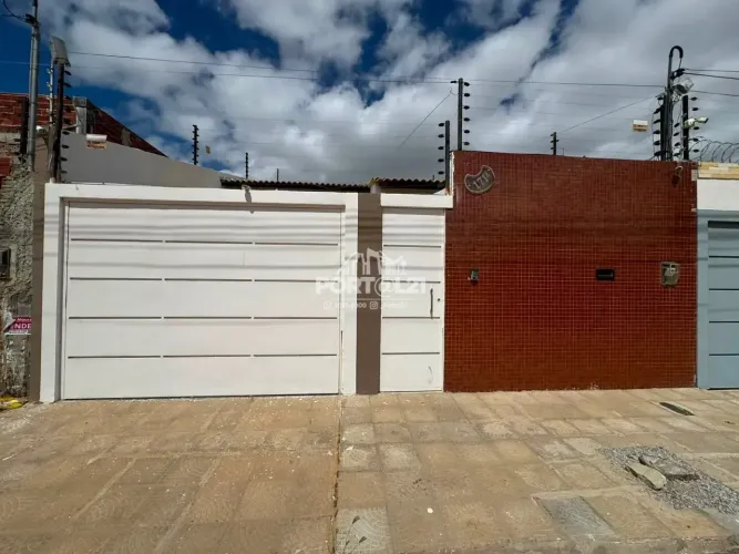 Casa à venda no Caminho do Sol com 3 quartos, suíte, energia solar e planejados, Petrolina