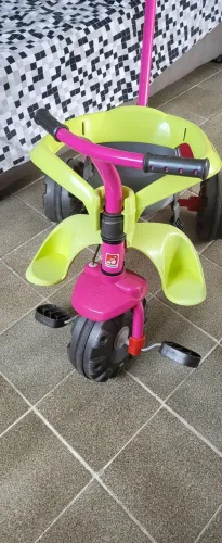 Triciclo, carrinho de bebê