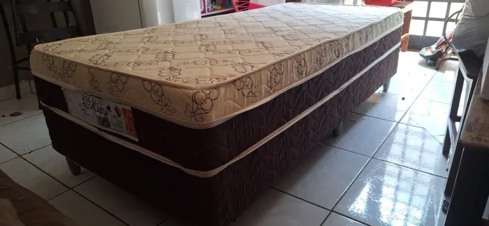 Cama box solteiro nunca usada, colchão acoplado