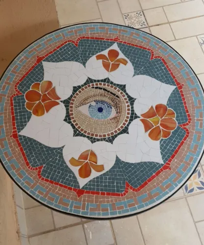 Mesinha com mosaico
