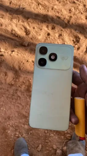 Vende celular, somente a tela trincada 300