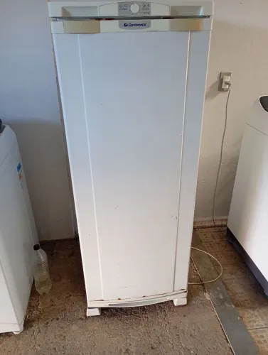Vendo freezer vertical continental 270 usado