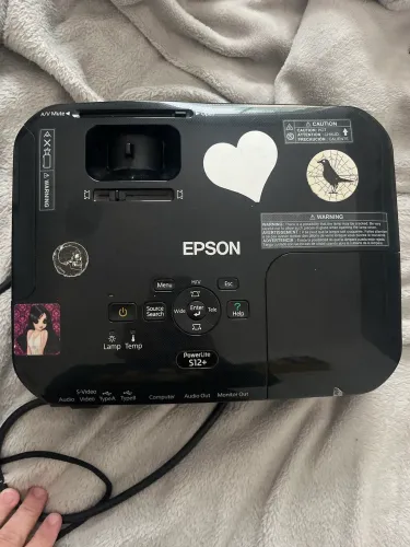 Projetor Epson Power Light S12+ Perfeito, acompanha suporte e tela branca.