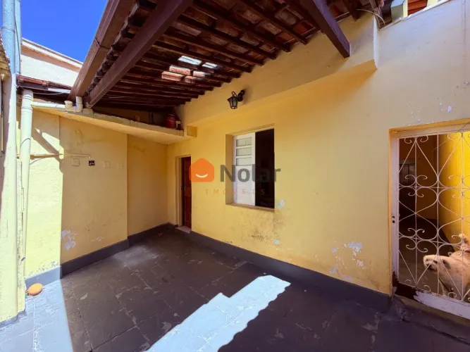 Casa linear com 03 quartos amplos e 01 vaga de garagem para locação no bairro Boa Vista