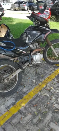 Motocicleta Bros 2013, ano 2013.