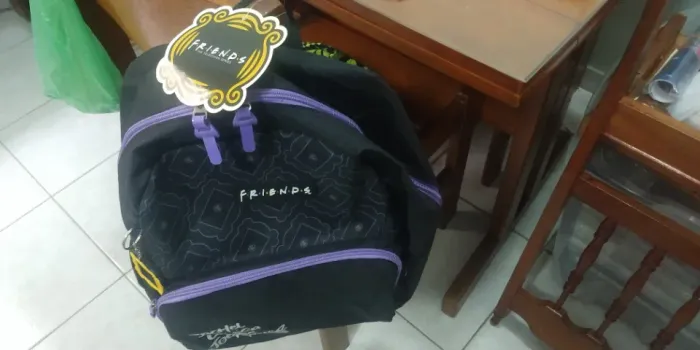 Mochila de Passeio Luxcel Friends Violeta Reforçada Com Bolso para Garrafa
