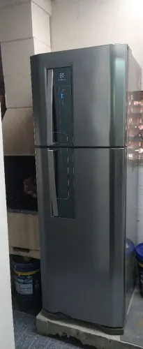 Geladeira Eletrolux Frost Free inox 127V