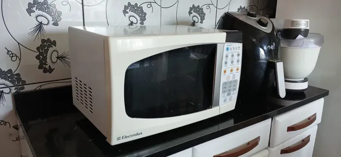 Microondas Eletrolux 20litros