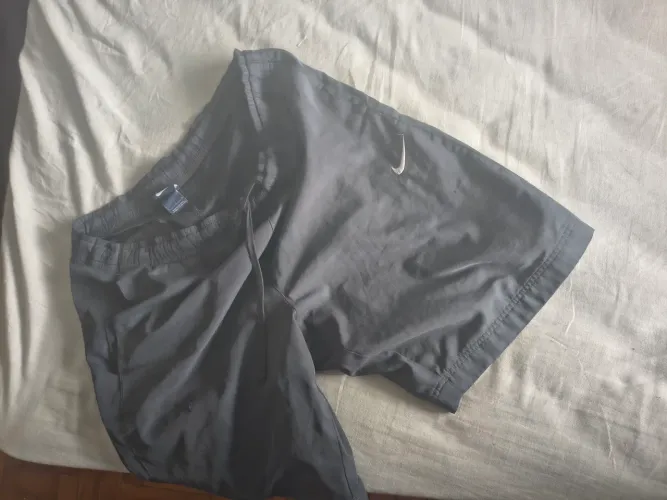 Bermuda Nike Original tamanho g detalhe mínimo 
