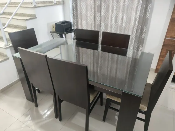 Mesa de jantar retangular com 6 cadeiras 