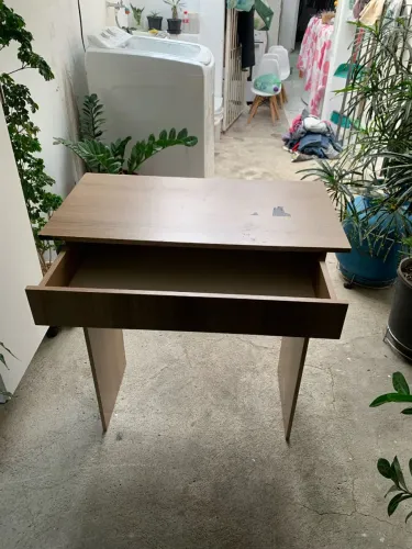 ? Escrivaninha / Mesa de Estudos Compacta com Gaveta - Preço Negociável!