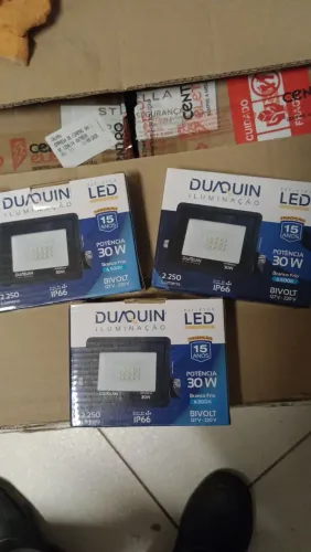Vendo 3 refletores LED 30w lacrados 70 reais facilito entrega
