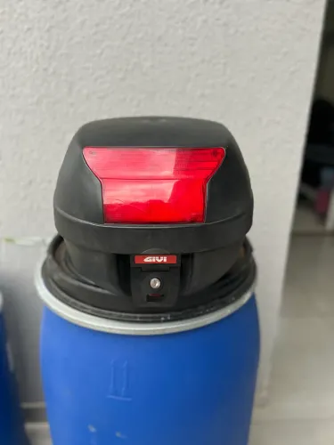 Baú givi com base